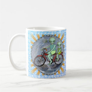 Tasse Alien à vélo