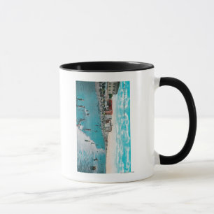 Tasse Apprécier ondule à la plage de BeachLong d'océan,