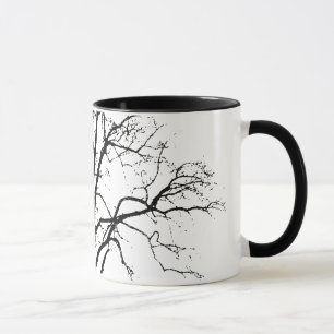 Tasse Arbre sans feuilles en silhouette d'hiver