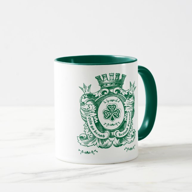 Tasse Arme shamrock Crest St.Patrick's Day (Devant droit)