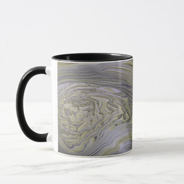 Tasse aus flüssigem Gold (Links)