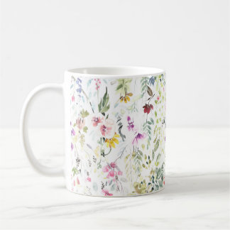 Tasse avec la fleur et les plantes peintes à la