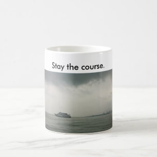 Tasse avec le bateau sur L. Michigan indiquant le