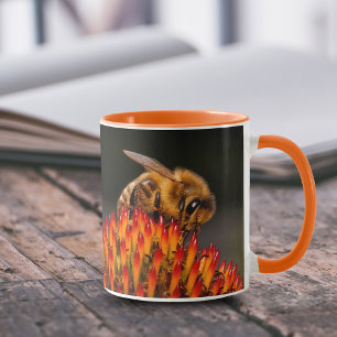 Tasse Belle abeille de miel pollinisant un confleur