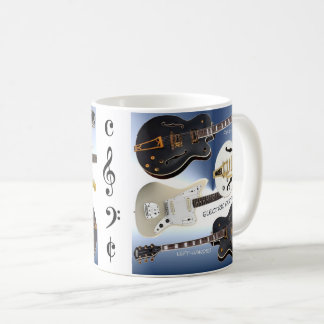 Tasse blanche avec le beau décor de guitares