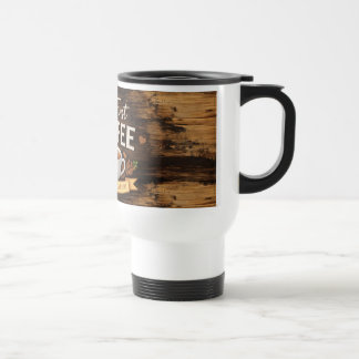 Tasse blanche avec motif en bois
