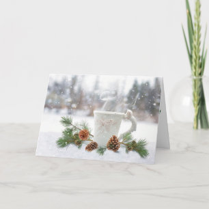 Tasse blanche et carte de Noël verte de neige de
