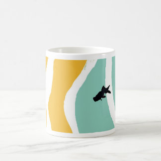 tasse bleue de poisson rouge