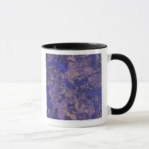 Tasse Camouflage contre la fleur bleue
