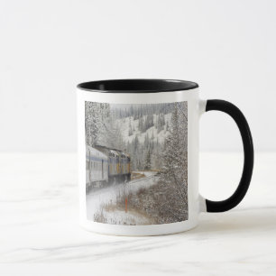 Tasse Canada, Alberta. Train des neiges de VIA Rail entr