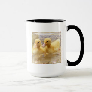 Tasse Canetons jaunes brouillés des images   de Getty