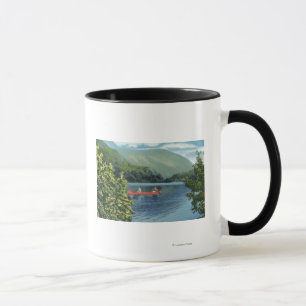 Tasse Canoë-kayak de couples sur un lac