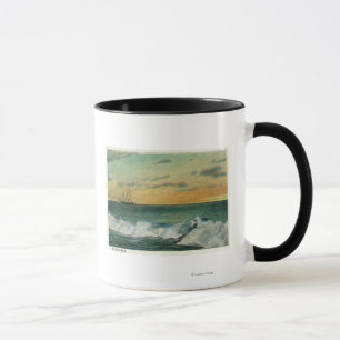 Tasse Casco Bay, MaineShip dans la baie à Sunrise