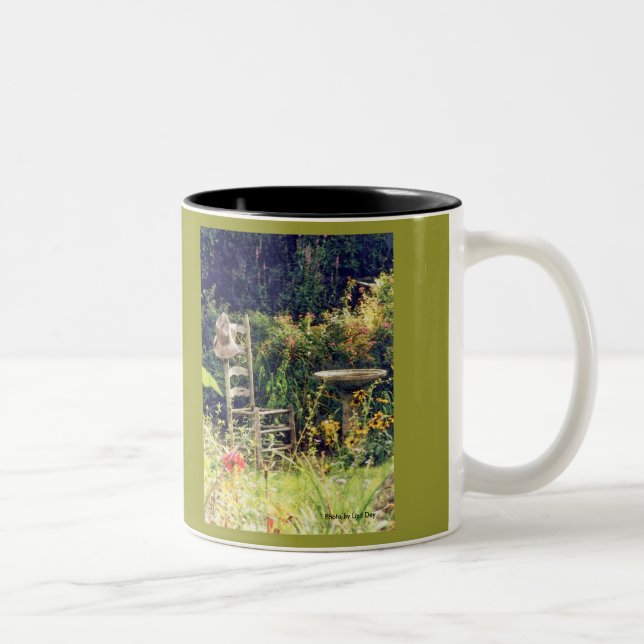 Tasse "Chair with Hat in Garden" (Rechts)