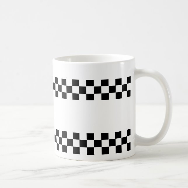 Tasse Checkered de blanc de noir de contrôleurs (Droite)