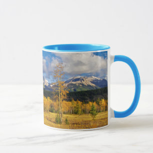 Tasse Ciels bleus et nuages au-dessus d'un pré