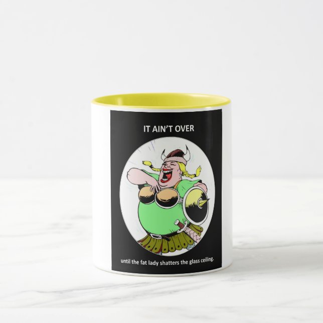 Tasse Citation de motivation féministe amusante Il n'est (Centre)