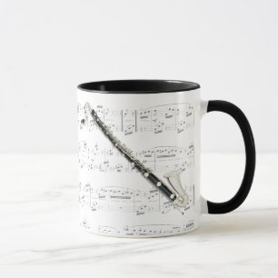 Tasse - clarinette basse avec la musique de