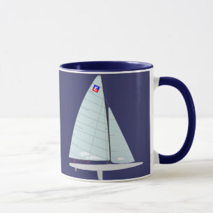 Tasse Classe de chaland d'E emballant le voilier