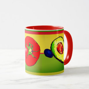 Tasse colorée avec avocat oignon et tomate