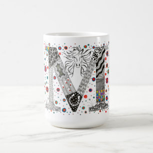 Tasse colorée de la lettre M de monogramme