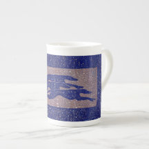 Tasse courante de porcelaine tendre des lévriers