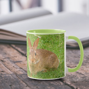 Tasse Couteau Bunny Chewing Greens sur le Golf Fairway