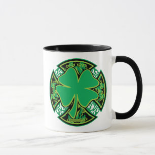 Tasse Croix irlandaise de shamrock