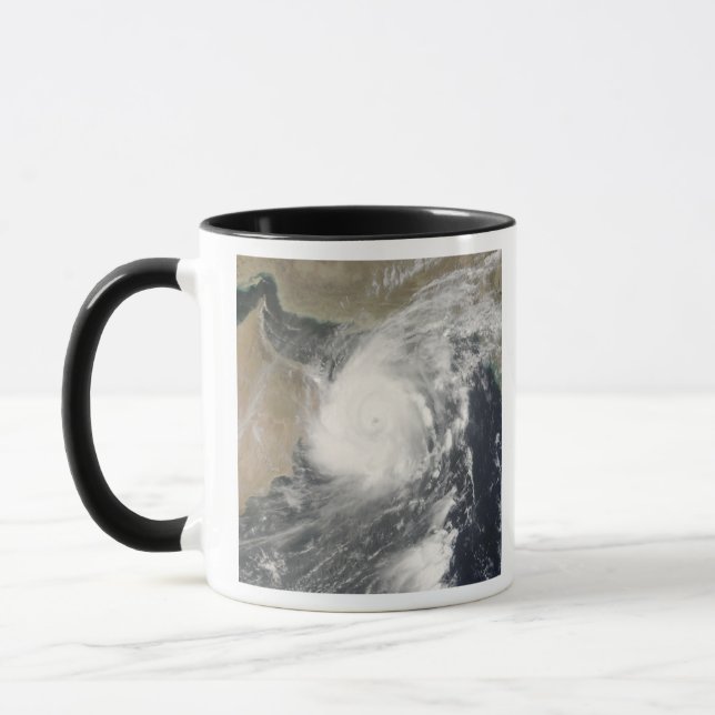 Tasse Cyclone tropical Gonu en mer d'Oman (Gauche)