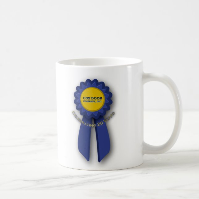 Tasse d'anniversaire de Cox Door Company (Droite)