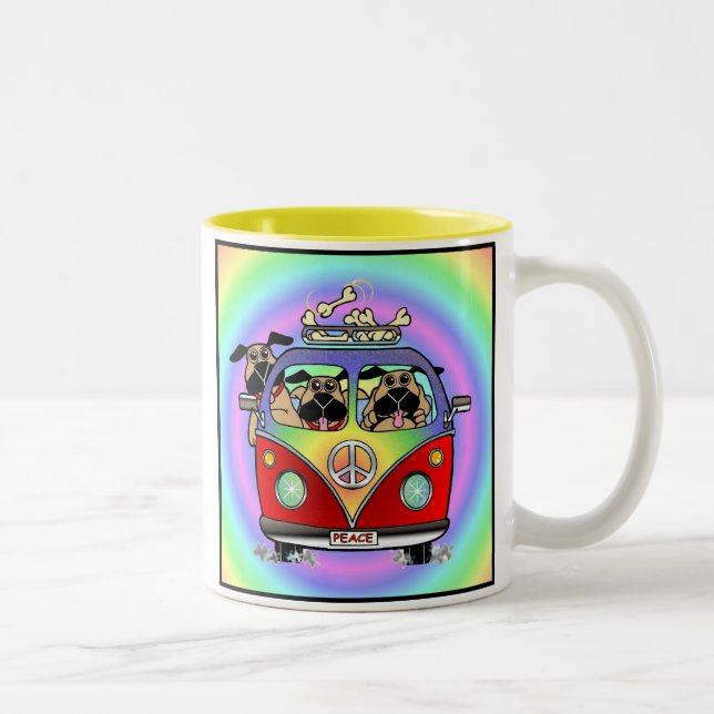 Tasse d'arc-en-ciel de carlins de paix (Droit)