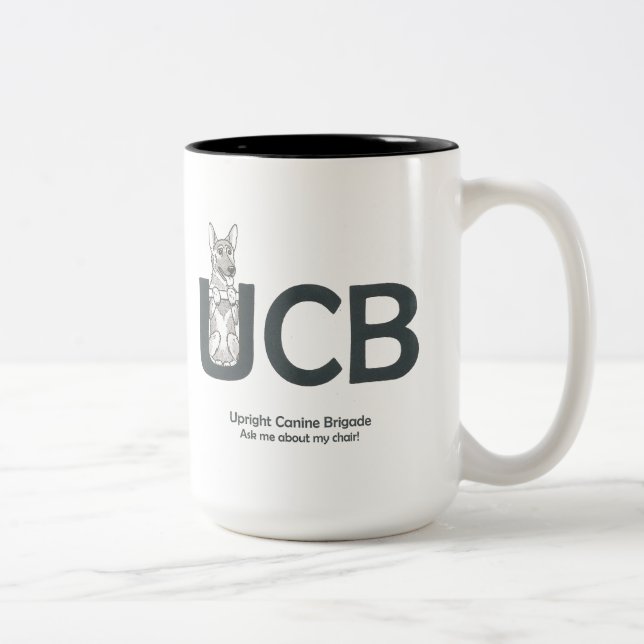 Tasse de berger allemand de races d'UCB (Droit)