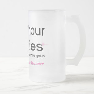 Tasse de bière givrée de Hotties d'heure heureus