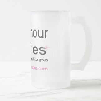 Tasse de bière givrée de Hotties d'heure heureuse