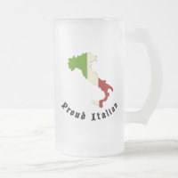 Tasse de bière givrée par Italien fier