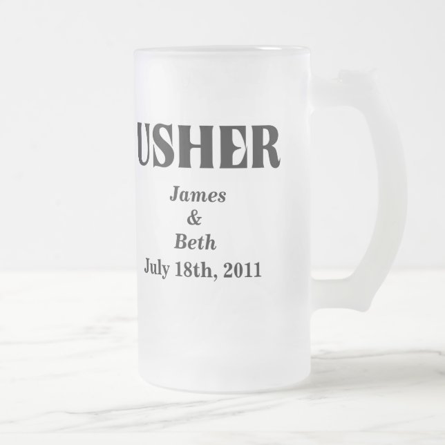 Tasse de bière l'épousant faite sur commande (Droit)