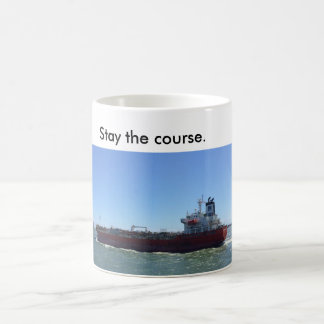 Tasse de café avec le bateau indiquant le séjour