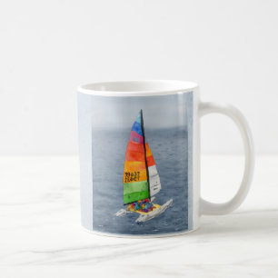 Tasse de café avec photo de catamaran nautique en