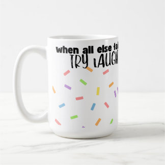 Tasse de café avec rire mignon et heureux
