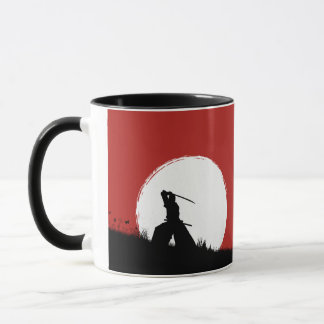 Tasse de café avec silhouette de guerrier samouraï
