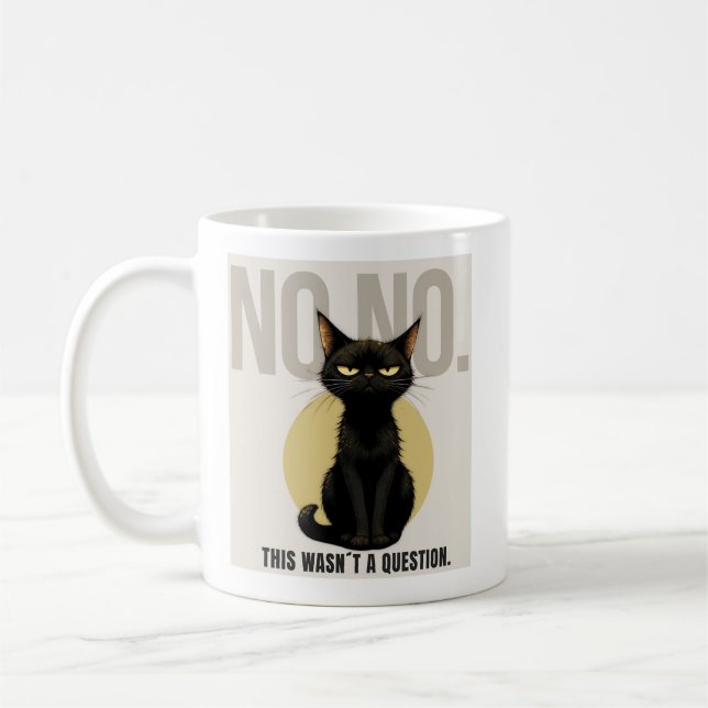 Tasse de café avec un mème de chat noir drôle (Gauche)
