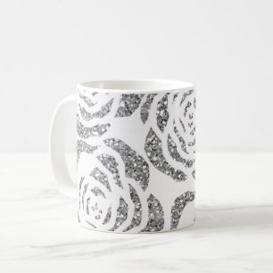 Tasse de café blanc de roses de gris argenté de