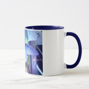 Tasse de café bleue de papillon