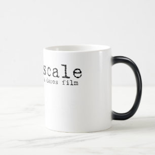 Tasse de café changeante de couleur à fond gris