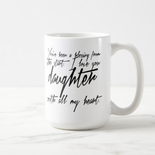 Tasse de café de bénédiction de fille