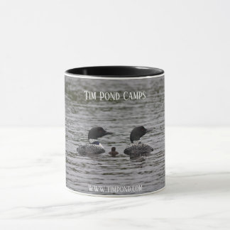 Tasse de café de camps de région sauvage d'étang