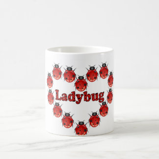 Tasse de café de coeur de coccinelle