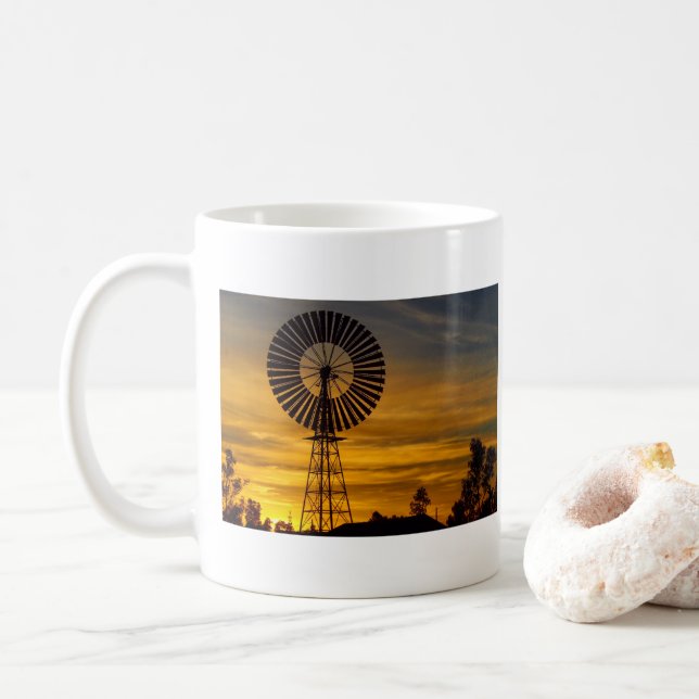 Tasse de café de coucher du soleil de moulin à (Avec donut)
