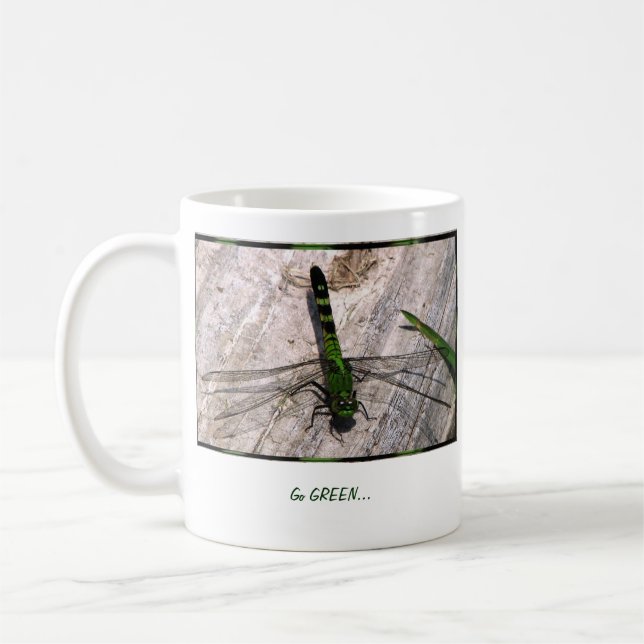 Tasse de café de devenez écolo avec l'écriture (Gauche)