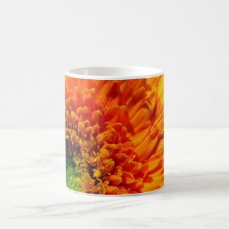 Tasse de café de marguerite orange